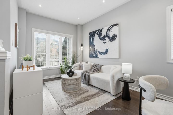 Photo 4 at 72 Dovetail Drive, Oak Ridges Lake Wilcox, Richmond Hill