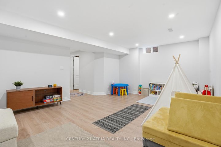 Photo 23 at 72 Dovetail Drive, Oak Ridges Lake Wilcox, Richmond Hill