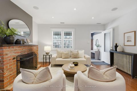 Photo 2 at 261 Castlefield Avenue, Eglinton, Toronto