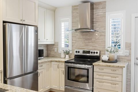 Photo 7 at 261 Castlefield Avenue, Eglinton, Toronto