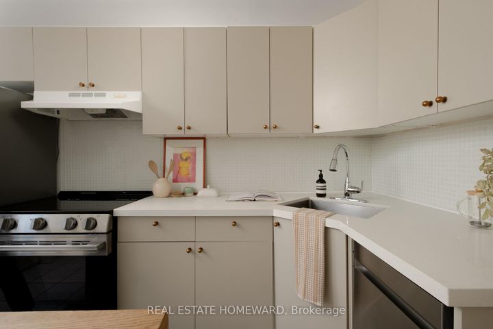 Photo 14 at 52 Balfour Avenue, East York, Toronto