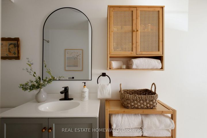 Photo 23 at 52 Balfour Avenue, East York, Toronto