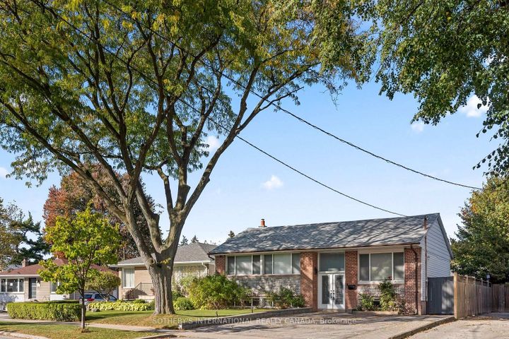 Photo 2 at 108 Lynedock Crescent, Donalda, Toronto