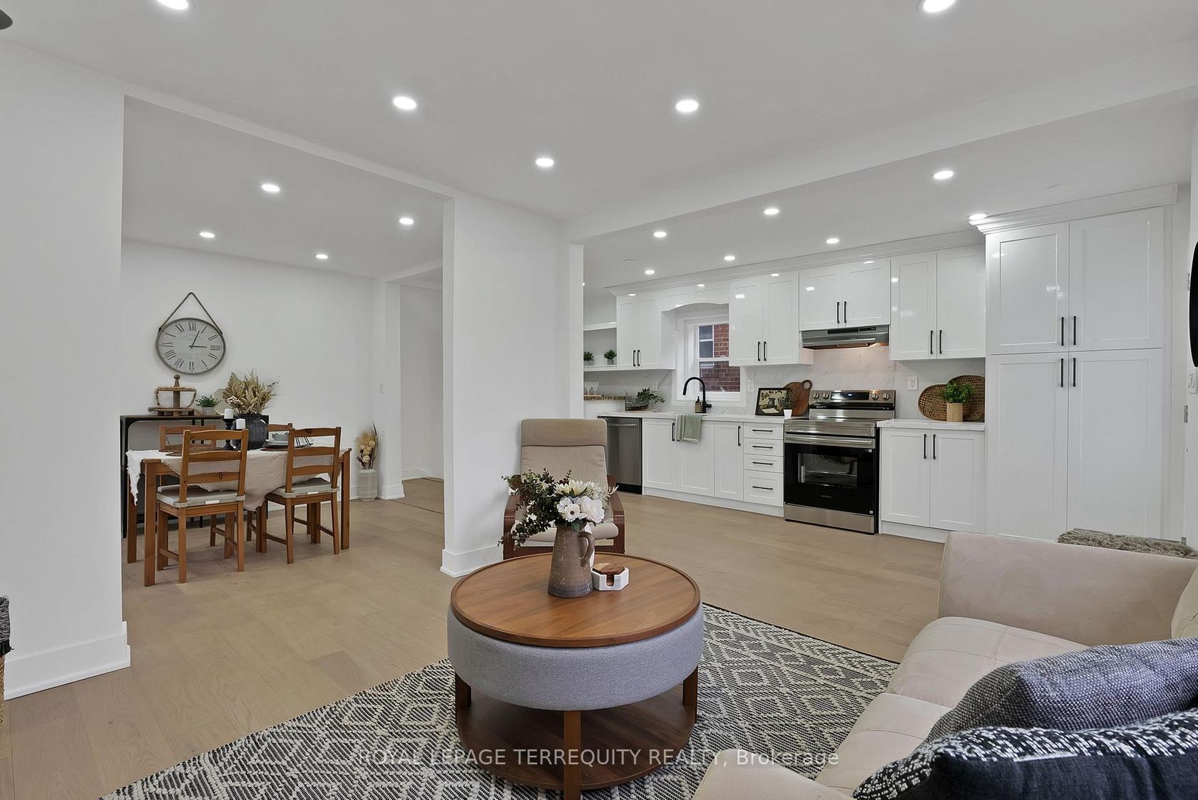 40 Leroy Avenue, East York, Toronto photo number 2