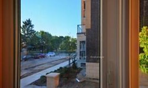 Photo 5 at 70 - 23 Eldora Avenue, Newtonbrook West, Toronto