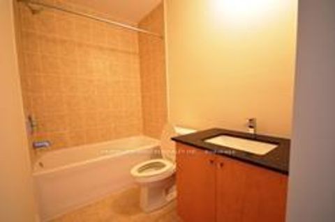 Photo 10 at 70 - 23 Eldora Avenue, Newtonbrook West, Toronto