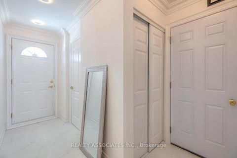 Photo 3 at 16 - 1975 Memory Lane, Liverpool, Pickering