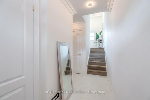 Photo 4 at 16 - 1975 Memory Lane, Liverpool, Pickering