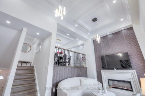 Photo 8 at 16 - 1975 Memory Lane, Liverpool, Pickering