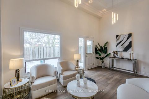 Photo 12 at 16 - 1975 Memory Lane, Liverpool, Pickering