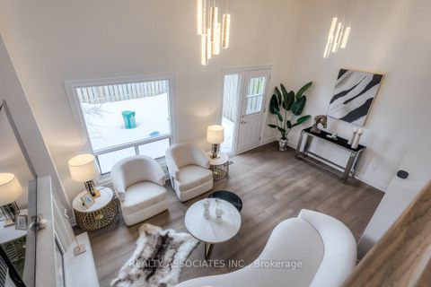 Photo 13 at 16 - 1975 Memory Lane, Liverpool, Pickering