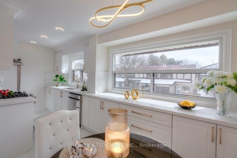 Photo 19 at 16 - 1975 Memory Lane, Liverpool, Pickering