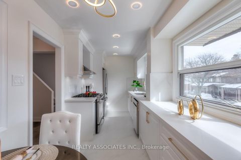 Photo 20 at 16 - 1975 Memory Lane, Liverpool, Pickering