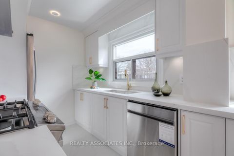 Photo 22 at 16 - 1975 Memory Lane, Liverpool, Pickering