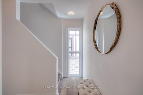 Photo 28 at 16 - 1975 Memory Lane, Liverpool, Pickering