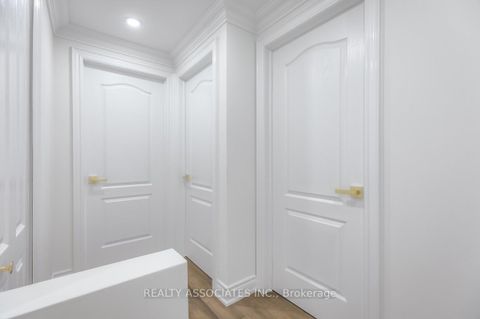 Photo 30 at 16 - 1975 Memory Lane, Liverpool, Pickering