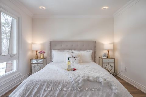 Photo 32 at 16 - 1975 Memory Lane, Liverpool, Pickering