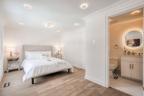 Photo 33 at 16 - 1975 Memory Lane, Liverpool, Pickering