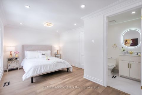 Photo 34 at 16 - 1975 Memory Lane, Liverpool, Pickering