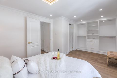 Photo 35 at 16 - 1975 Memory Lane, Liverpool, Pickering