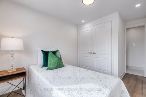 Photo 40 at 16 - 1975 Memory Lane, Liverpool, Pickering