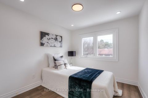 Photo 42 at 16 - 1975 Memory Lane, Liverpool, Pickering