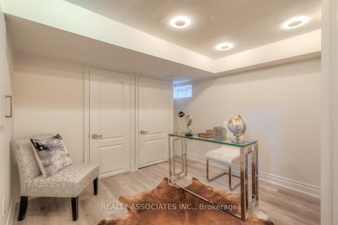 Photo 45 at 16 - 1975 Memory Lane, Liverpool, Pickering