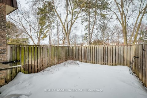 Photo 48 at 16 - 1975 Memory Lane, Liverpool, Pickering