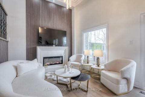 Photo 49 at 16 - 1975 Memory Lane, Liverpool, Pickering