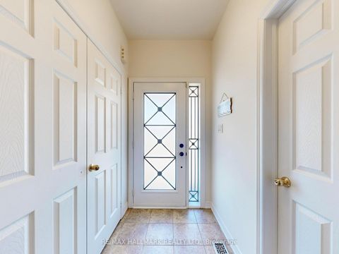 Photo 2 at 39 Retreat Boulevard, Vellore Village, Vaughan