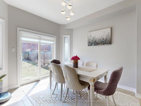 Photo 8 at 39 Retreat Boulevard, Vellore Village, Vaughan