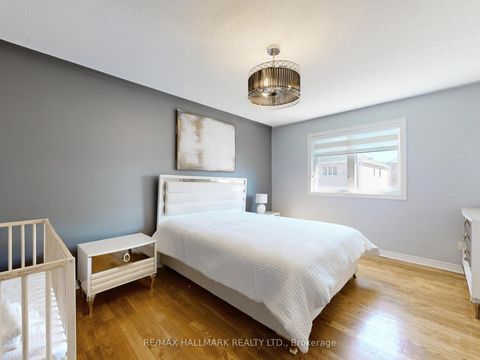 Photo 9 at 39 Retreat Boulevard, Vellore Village, Vaughan