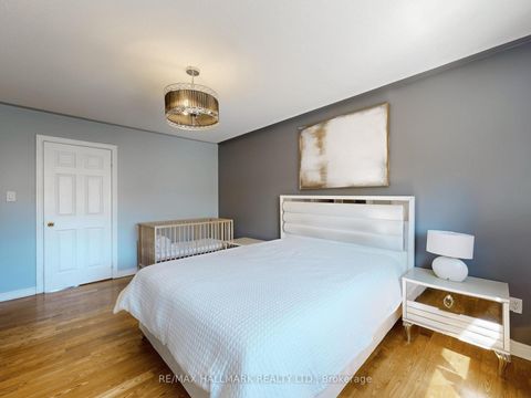 Photo 10 at 39 Retreat Boulevard, Vellore Village, Vaughan