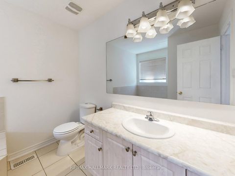 Photo 12 at 39 Retreat Boulevard, Vellore Village, Vaughan