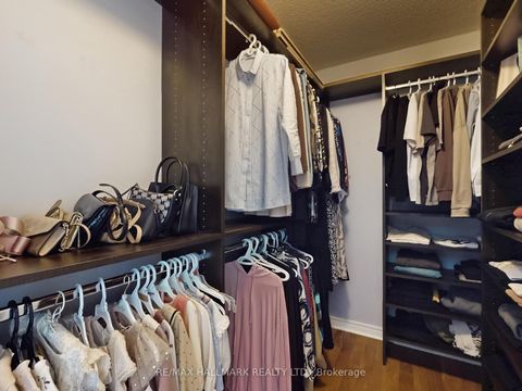 Photo 13 at 39 Retreat Boulevard, Vellore Village, Vaughan