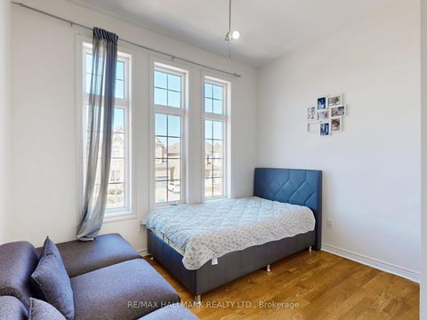 Photo 18 at 39 Retreat Boulevard, Vellore Village, Vaughan