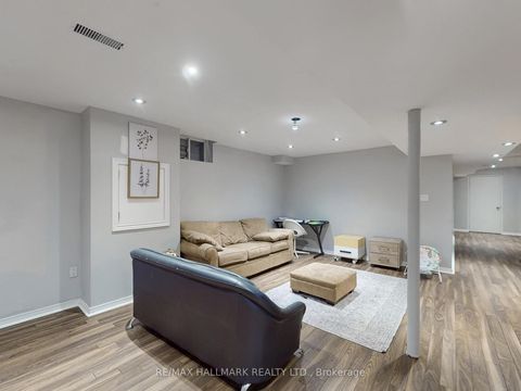 Photo 21 at 39 Retreat Boulevard, Vellore Village, Vaughan