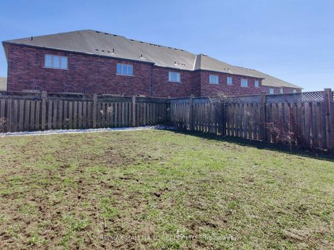 Photo 24 at 39 Retreat Boulevard, Vellore Village, Vaughan