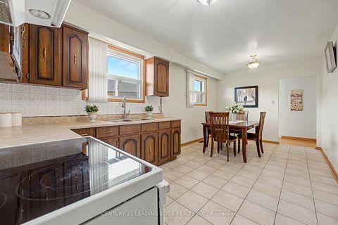 Photo 11 at 2A Fairglen Avenue, L'Amoreaux, Toronto