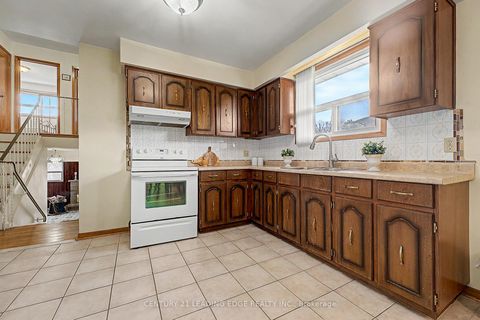 Photo 12 at 2A Fairglen Avenue, L'Amoreaux, Toronto