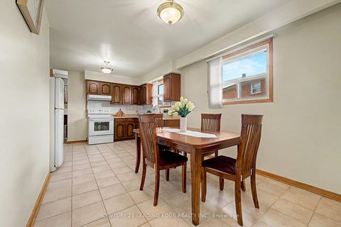 Photo 13 at 2A Fairglen Avenue, L'Amoreaux, Toronto