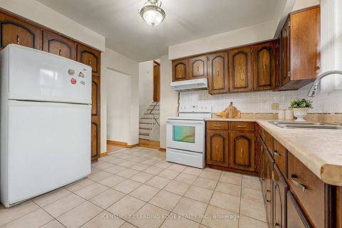 Photo 14 at 2A Fairglen Avenue, L'Amoreaux, Toronto