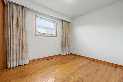 Photo 17 at 2A Fairglen Avenue, L'Amoreaux, Toronto