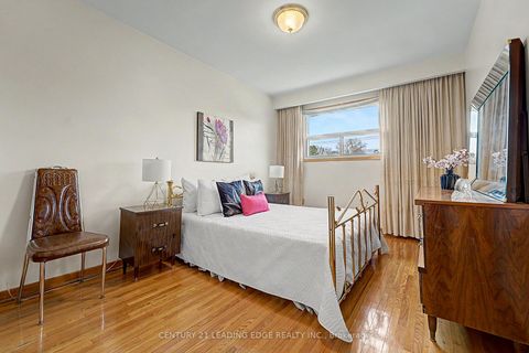 Photo 18 at 2A Fairglen Avenue, L'Amoreaux, Toronto