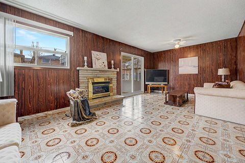 Photo 25 at 2A Fairglen Avenue, L'Amoreaux, Toronto