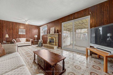 Photo 26 at 2A Fairglen Avenue, L'Amoreaux, Toronto