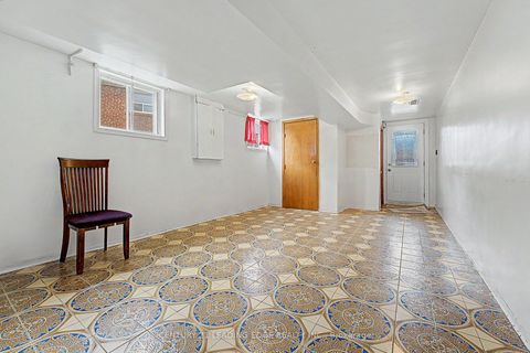 Photo 30 at 2A Fairglen Avenue, L'Amoreaux, Toronto