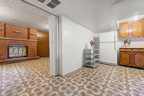 Photo 32 at 2A Fairglen Avenue, L'Amoreaux, Toronto