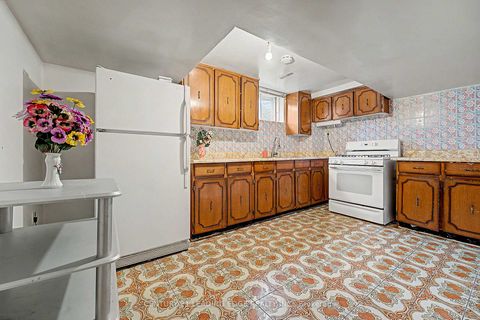 Photo 33 at 2A Fairglen Avenue, L'Amoreaux, Toronto