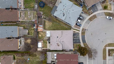 Photo 37 at 2A Fairglen Avenue, L'Amoreaux, Toronto